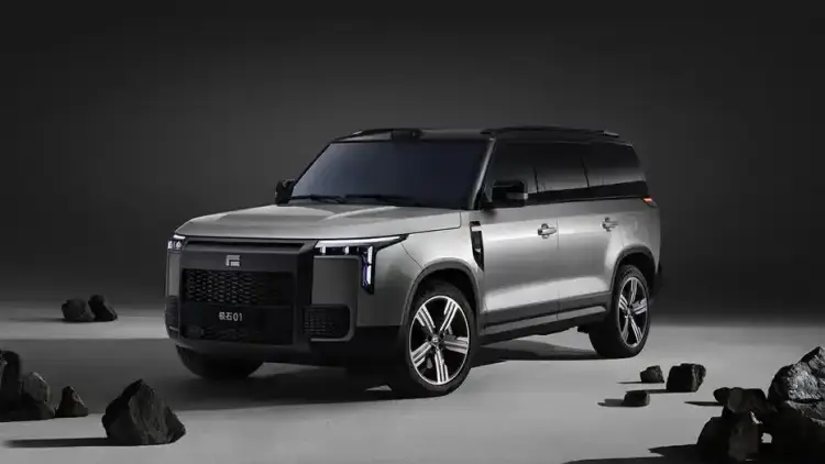 Comparison Between ROX 01 and Jetour T2 in the UAE: Which SUV Suits Adventure Lovers Best?